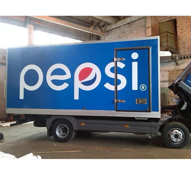 Изготовление брендовой рекламы на авто для Pepsi